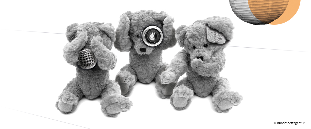 Teddybären mit Spionageräten.